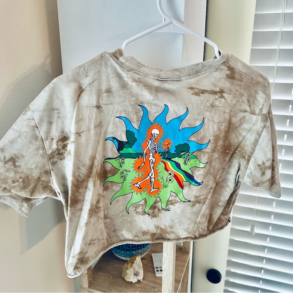 Cropped graphic tee